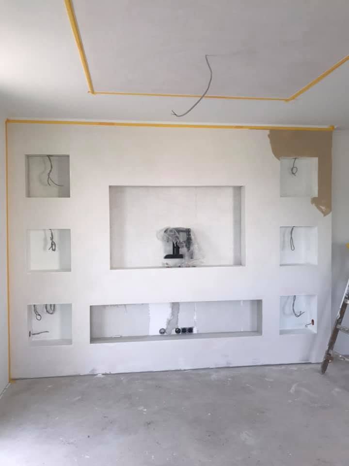 Trockenbauwand mit Nischen